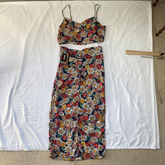 Reformation Ace Two Piece Top Skirt 2 XS Floral Midi Cropped Daisy Retro Groovy - Picture 7 of 8